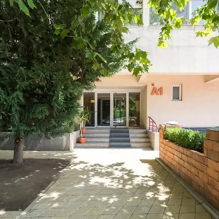 Amazing With Panoramic View, Parking & Pool Apartament