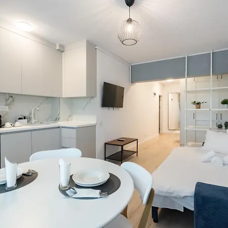 Amazing With Panoramic View, Parking & Pool Lejlighed