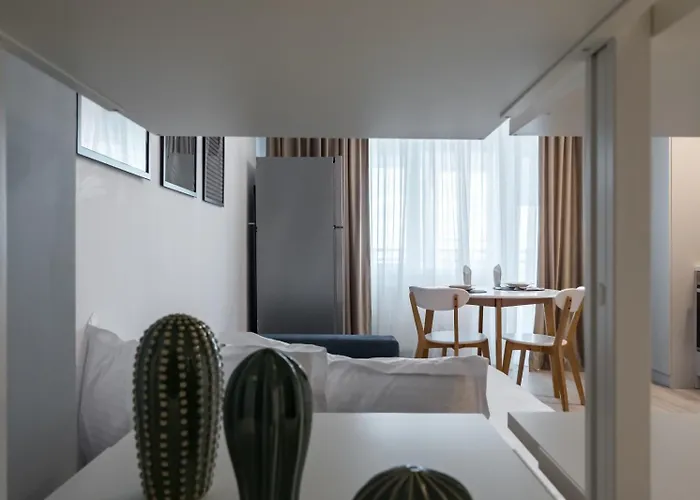 Amazing With Panoramic View, Parking & Pool *