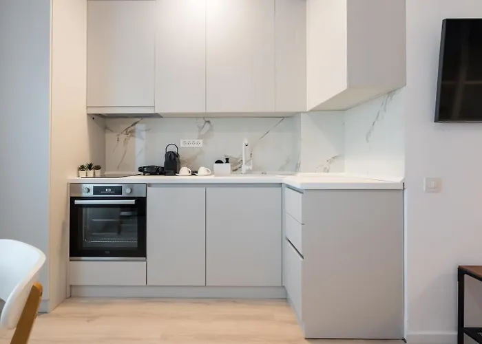 Amazing With Panoramic View, Parking & Pool *