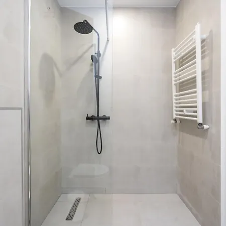 Amazing With Panoramic View, Parking & Pool Apartmán *